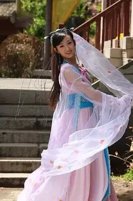 《穿越时空之灵格格》：古灵精怪少女爆笑穿越，开启一段啼笑皆非的古代奇遇！